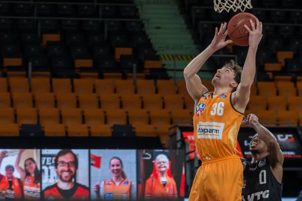 出球探进行 出球探进行